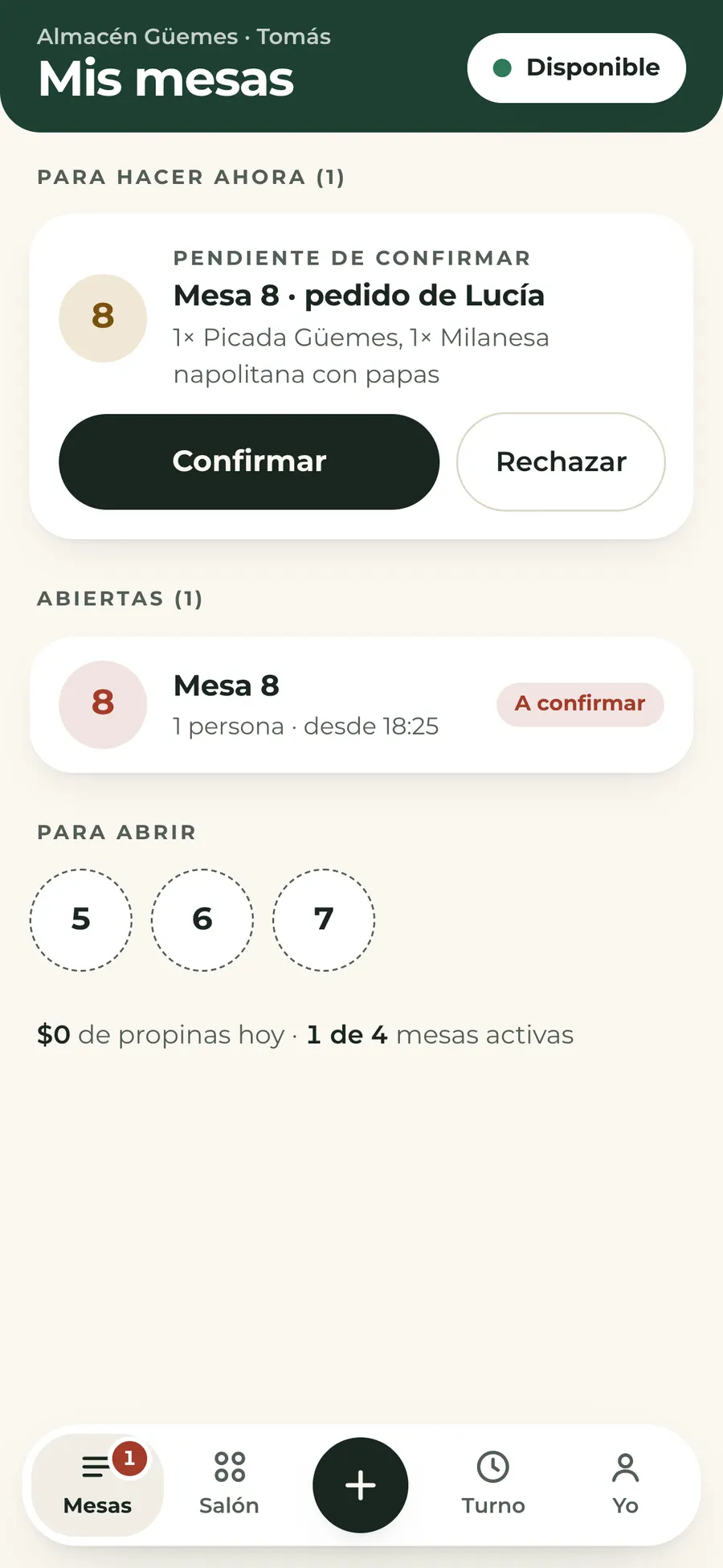 La app del mozo con el pedido de Lucía, de la mesa 8, pendiente de confirmar